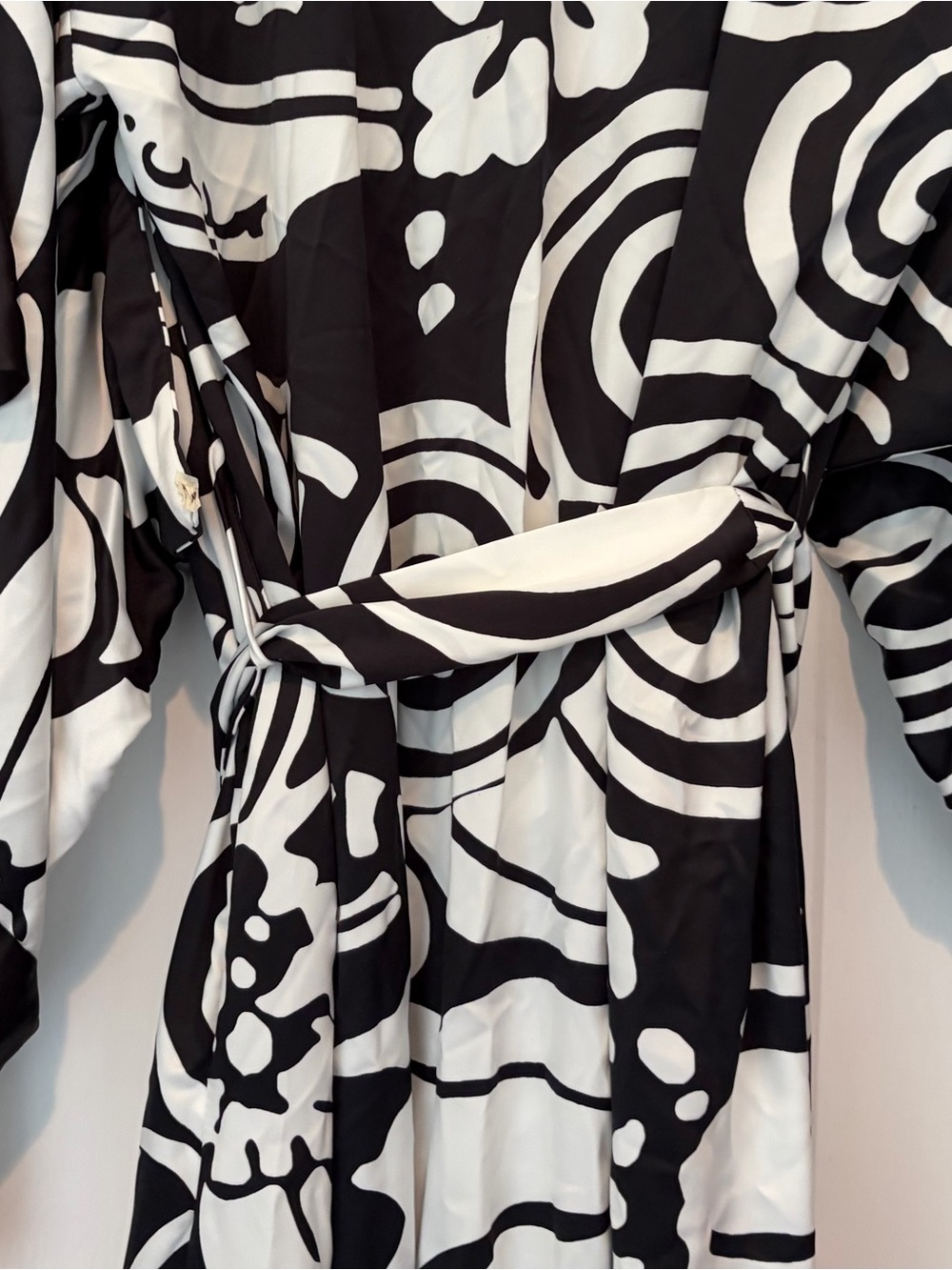 NWT Natori Tuvala Robe With Border Black and White Floral Wrap - Picture 7 of 12